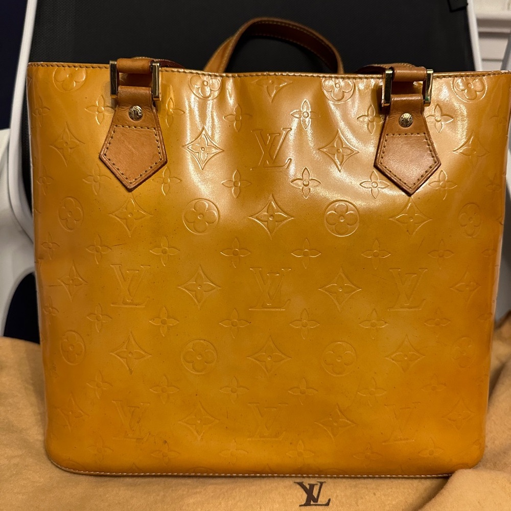 Overall fair condition bag, still holds its shape, just need cleaning.